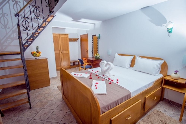Hotel Pharos